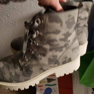 Kendall and Kylie Jenner boots